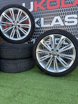 Passat B8 R-LINE - DVĚ SADY PNEU - 235/40 R19 - 2