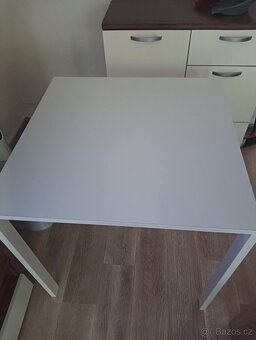 Menší jídelní stůl IKEA - 2