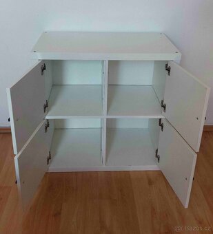 Kallax Ikea knihovna s dvířky - 2