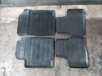 Škoda CITIGO originál sada gumových koberečků originální - 2