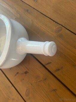 Starý (80 let) porcelánový nočník s rukojeti - 2