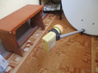 SATELITNÍ PŘIJÍMAČ + KONZOLE - 2