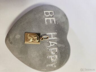 Zlatý přívěšek s písmenem R - 2