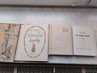 Prodám staré knihy, noviny... - 2