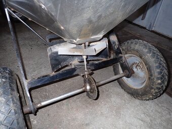 Rozmetadlo, posypový vozík  VARES - 2