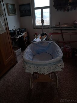 Prodám dětskou postýlku na kolečkach - 2