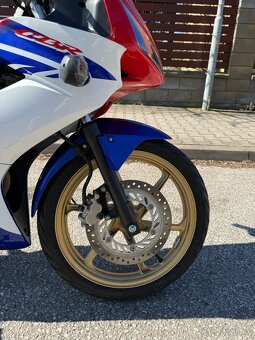 Honda CBR 125R – Červeno modro bílá edice - SLEVA - 2