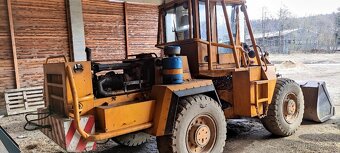 Nakladač ZTS UNK 320 - 2