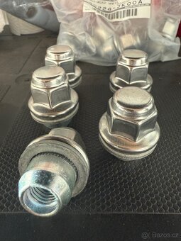 NISSAN 370Z - nové matice na originální kola 10ks - 2