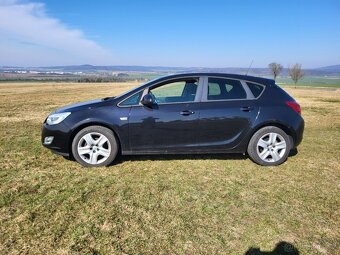 Opel Astra J 2011 130tis. km - 2