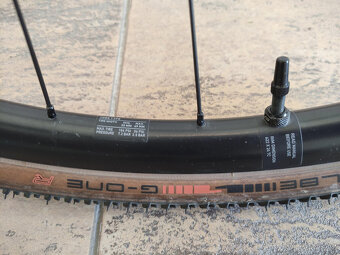 Prodám zapletená kola DT Swiss Gravel LN 28" - 2