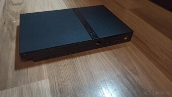 2× PS2 Slim (nefunkční) + volant + 3 ovladače + hry - 2