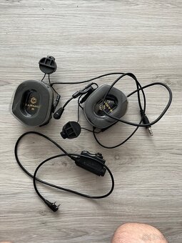 Earmor Sluchátka s mikrofonem a Ptt nove - 2
