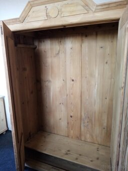 Starožitná selská šatní skříň - 2