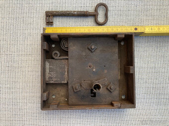 Zámek dveřní starožitný s klíčem - 2