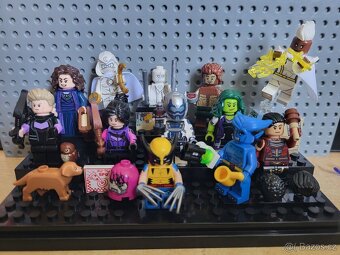 Vitrína lego figurky velká schodova černa - 2