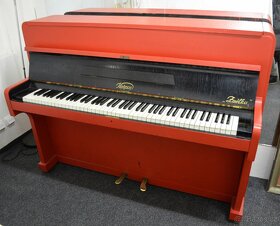 Červené pianino Kašpar. - 2