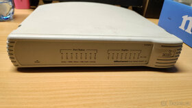 Prodam 16port 100mbit switch 3com - 2