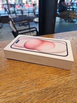 Prodám Iphone 15 - 256 GB růžová - stav jako nový - 2