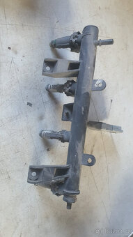 Vstřikovací lišta Peugeot 1.1 1.4 OEM - 9653708980 - 2