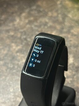 Chytrý náramek Fitbit Charge 5 černý 2 - 2