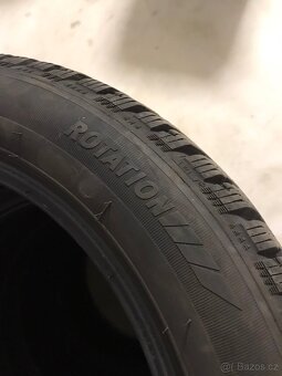 Pneu R17 215/55 98V - 2