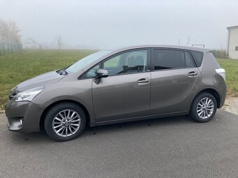 Toyota verso - 2