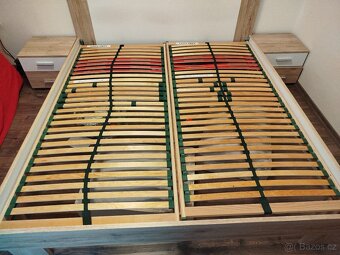 Prodám postel 200cm x 180cm i s rošty a nočními stolky - 2