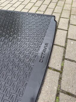 Prodám gumovou podložku do kufru Škoda Octavia 3. - 2