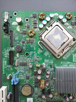 DELL Optiplex 780 E93839 GA0404 (SOCKET LGA775) s procesorem - 2