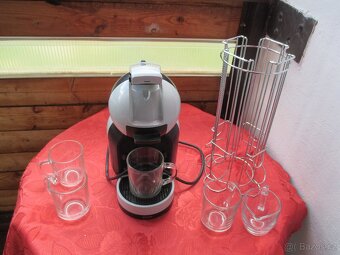Kávovar Krupps KP Dolce Gusto+Stojan na kapsle+hrnečky - 2
