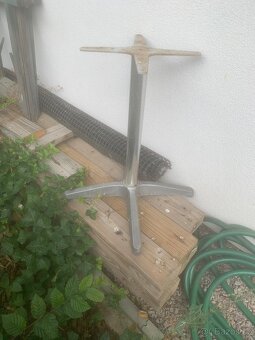 Nohy ke stolkům - 2