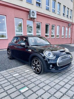 Mini Cooper SE, 135Kw, 37kWH, HUD, DPH, pěkný vůz - 2