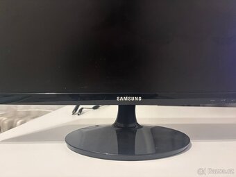 Monitor Samsung S22D300 - 2