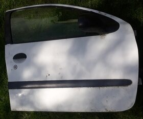 Peugeot 206 r. 2000 bílý 5dv. - díly - 2