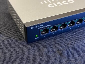Cisco SG100D-08 – Gigabit Switch (8 portů) - 2