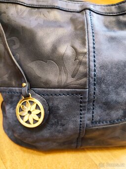 Modrá kožená crossbody kabelka - 2