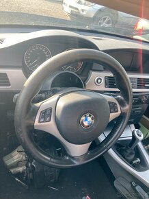 BMW E90 / E91 - Volant - 2