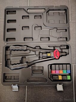 Nýtovací kleště Yato YT-36129. - 2