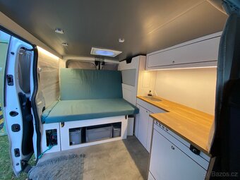 Obytná dodávka Renault Trafic III r.v. 2017, navigace - 2