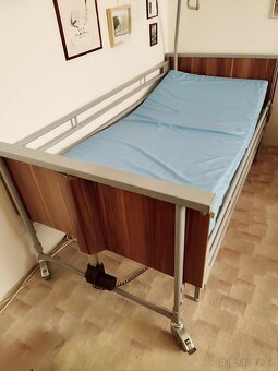 Polohovací postel s elektrickým roštem - 2