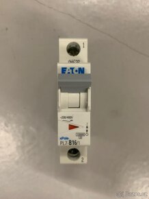 Různé druhy CYKY kabely, jističe a elektromateriál - 2