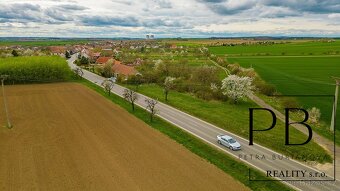 Pozemek určený k výstavbě 1 899 v obci Jamolice. - 2