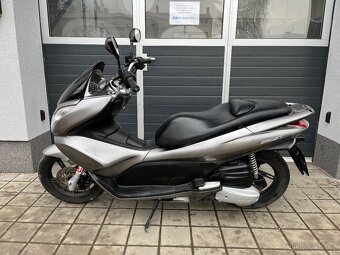 Skútr Honda PCX 125 CZ doklady r.v.2010 - 2