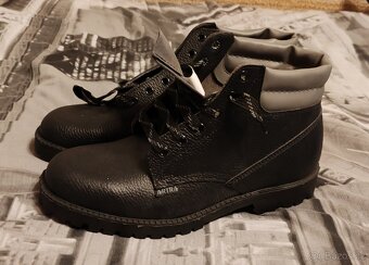 5x sada montérek (56) + 1x pracovní boty (43) - 2