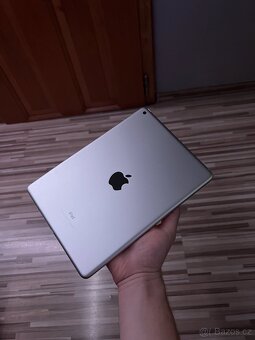iPad 5. generace (2017) – 32 GB - 2