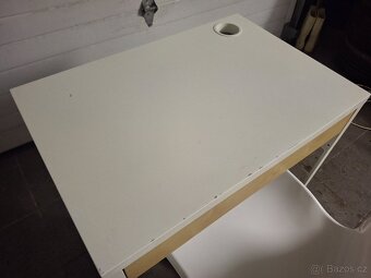 Stůl Ikea Micke + Židle Ikea - 2