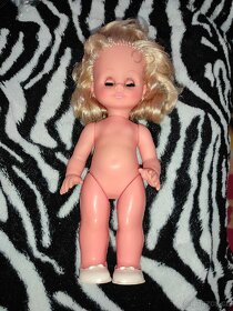 Stará retro mrkací panenka

 - 2