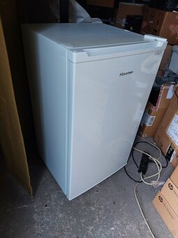 Menší lednička HISENSE - 2