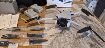 DJI Mini 3 Fly More Combo (DJI RC) TOP STAV. - 2